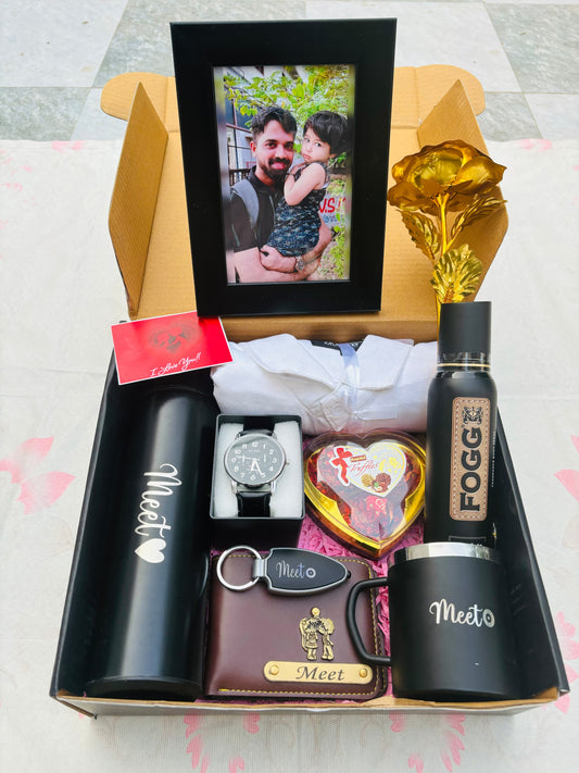 Flamingo Customized Hamper With Frame