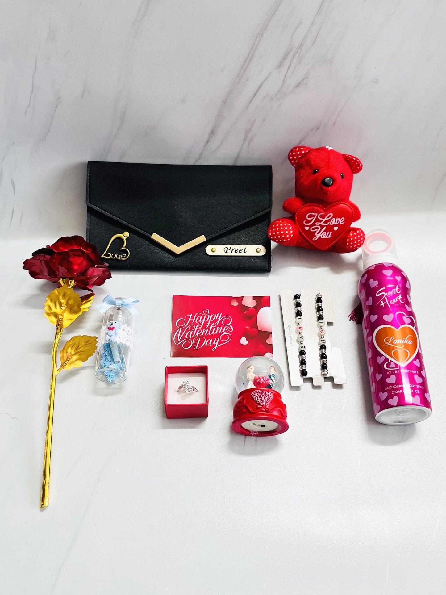 Elegant Gift Combo for Her: A Thoughtful and Personalized Surprise